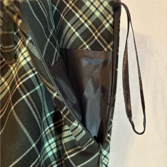 Beautiful green plaid skirt. - Picture 5 of 8